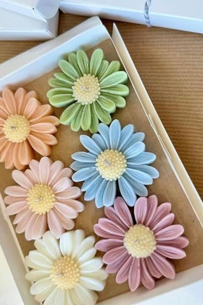 Illumora daisy candle set.